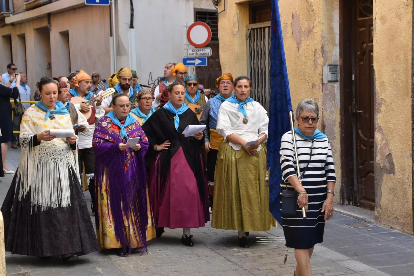 Procesión y ofrenda en el día de San Mateo en Monzón.