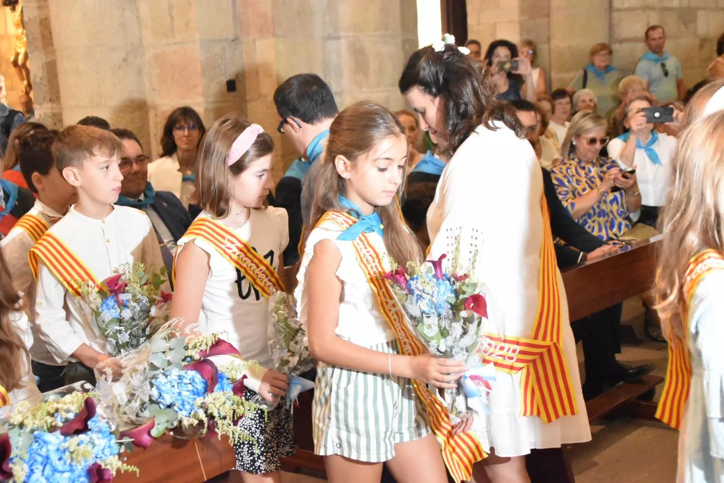 Procesión y ofrenda en el día de San Mateo en Monzón.