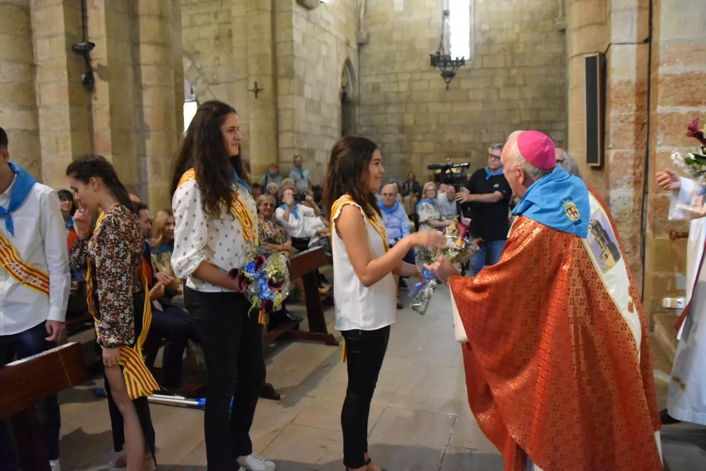 Procesión y ofrenda en el día de San Mateo en Monzón.