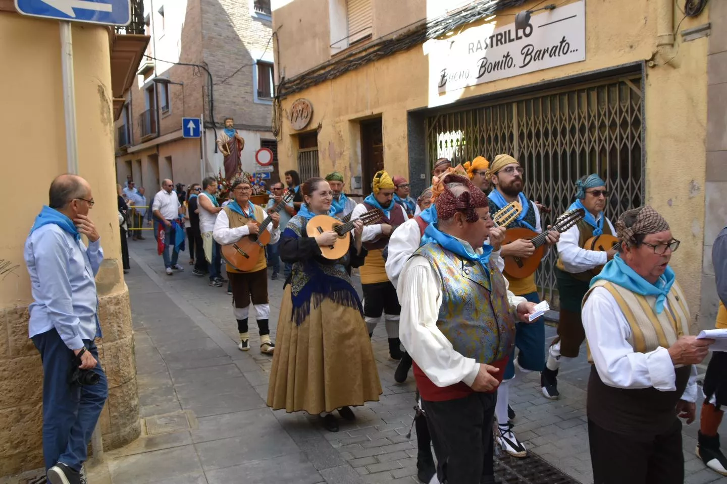 Procesión y ofrenda en el día de San Mateo en Monzón.