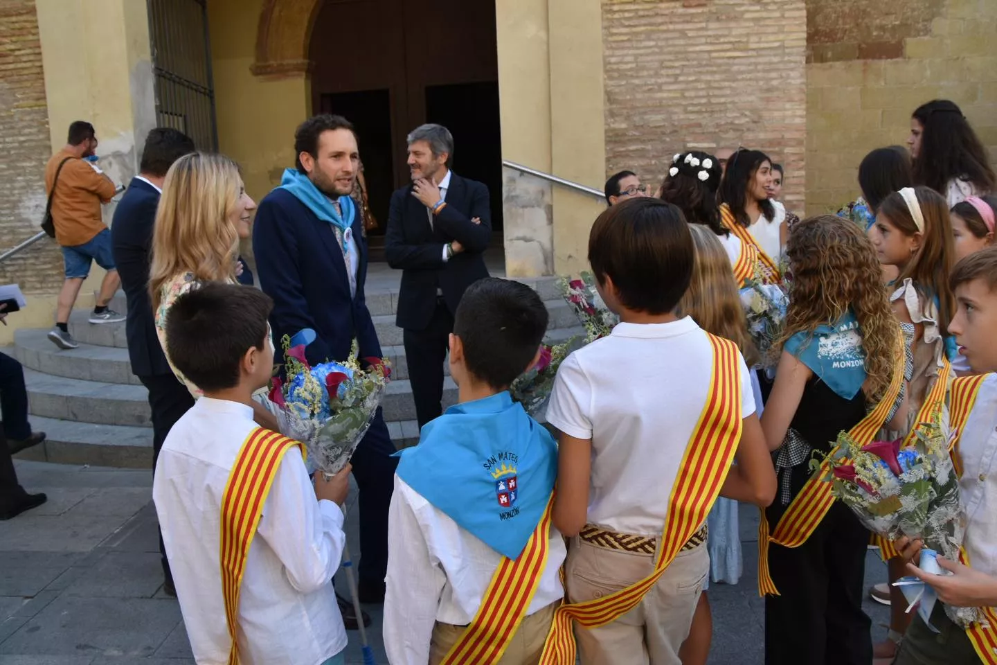 Procesión y ofrenda en el día de San Mateo en Monzón.