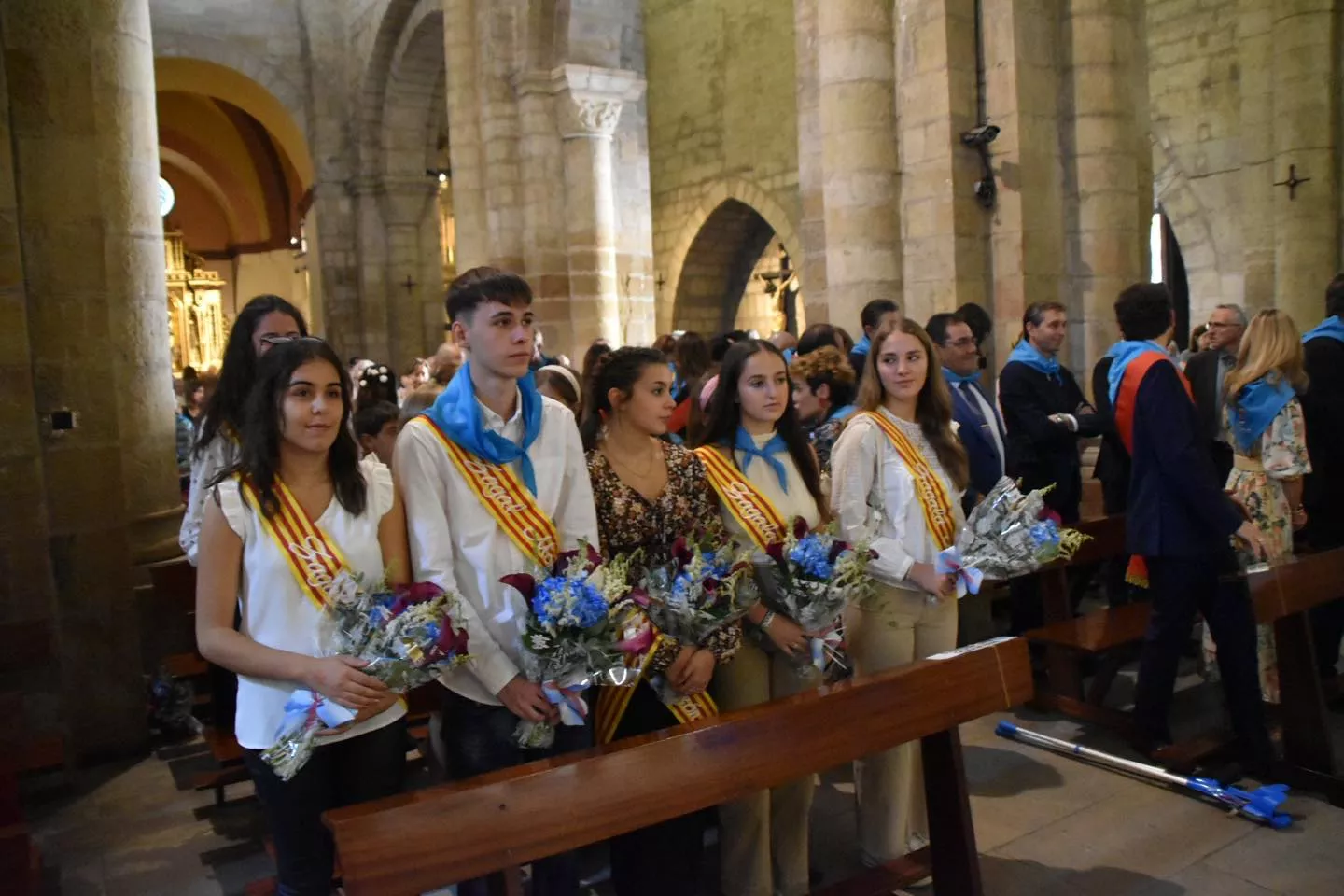 Procesión y ofrenda en el día de San Mateo en Monzón.