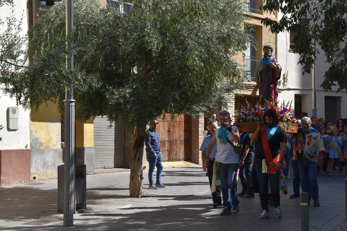 Procesión y ofrenda en el día de San Mateo en Monzón.