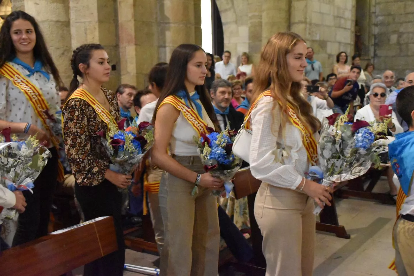 Procesión y ofrenda en el día de San Mateo en Monzón.