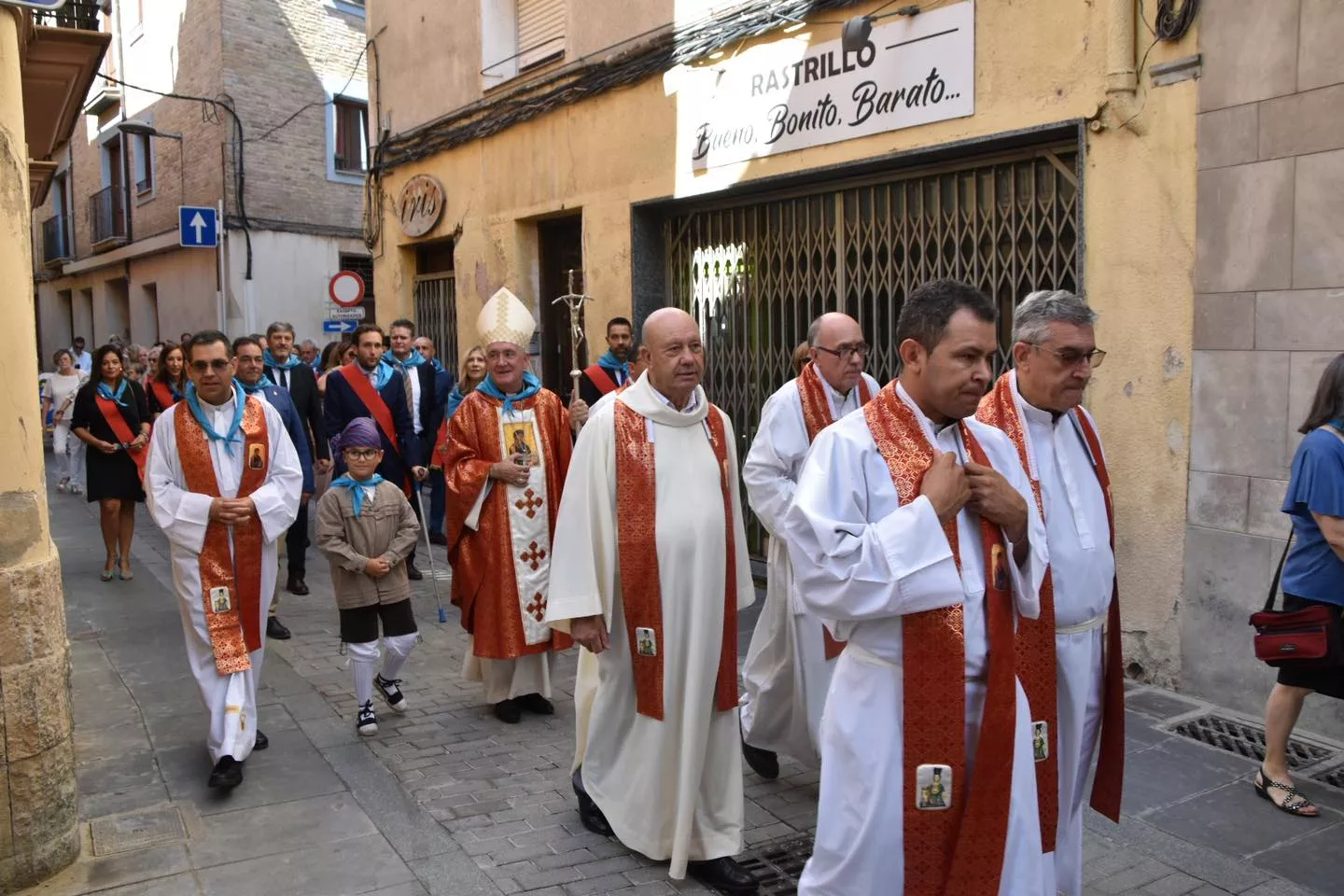 Procesión y ofrenda en el día de San Mateo en Monzón.