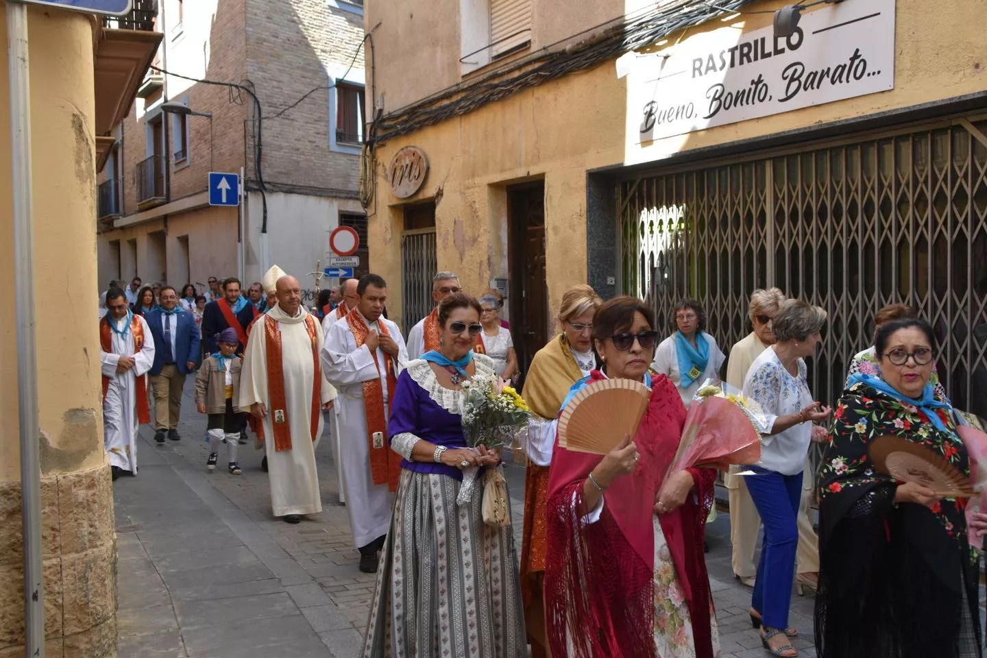 Procesión y ofrenda en el día de San Mateo en Monzón.