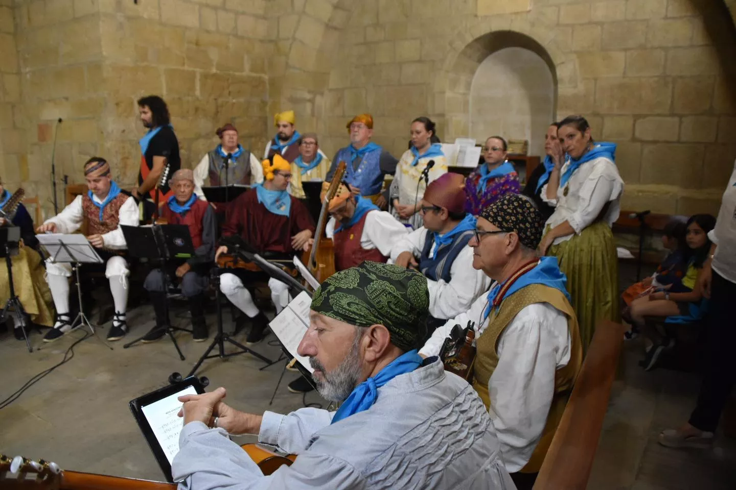 Procesión y ofrenda en el día de San Mateo en Monzón.