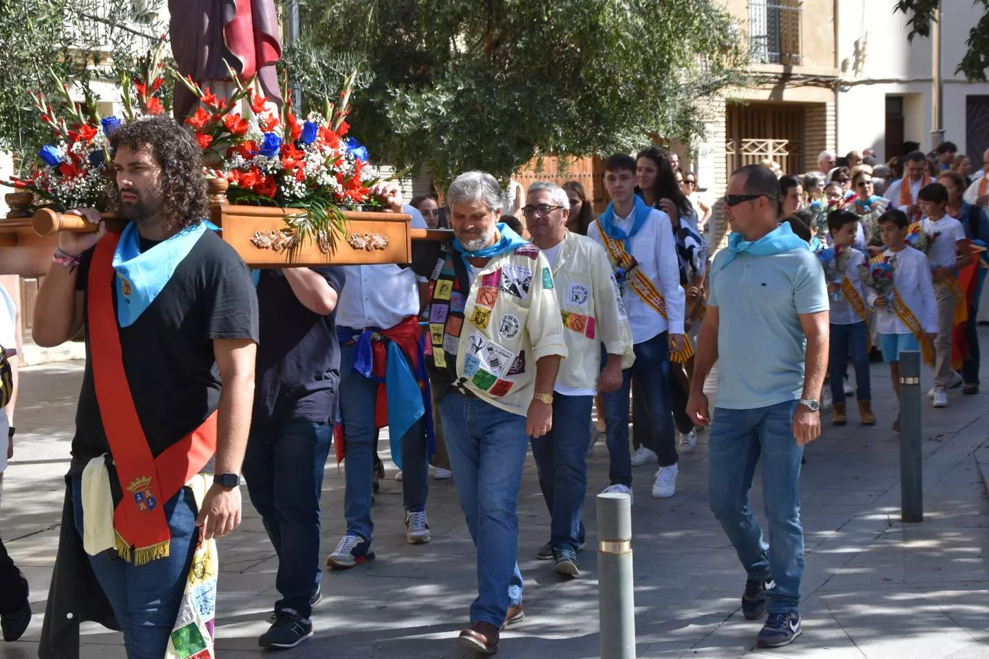 Procesión y ofrenda en el día de San Mateo en Monzón.