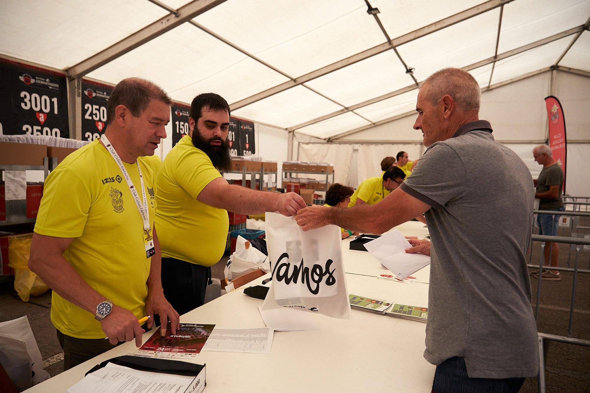 Sabiñánigo ya vive la Quebrantahuesos. FOTO: DOBLE JOTA