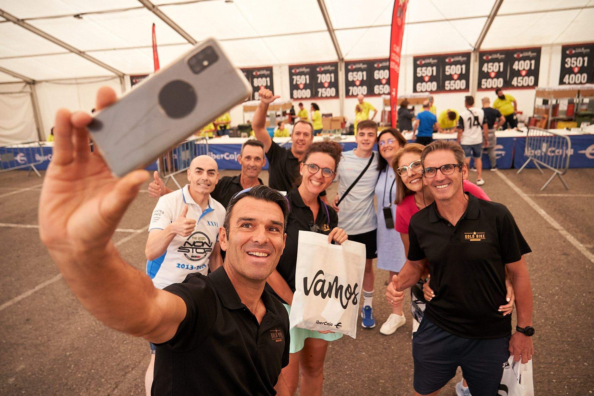 Sabiñánigo ya vive la Quebrantahuesos. FOTO: DOBLE JOTA