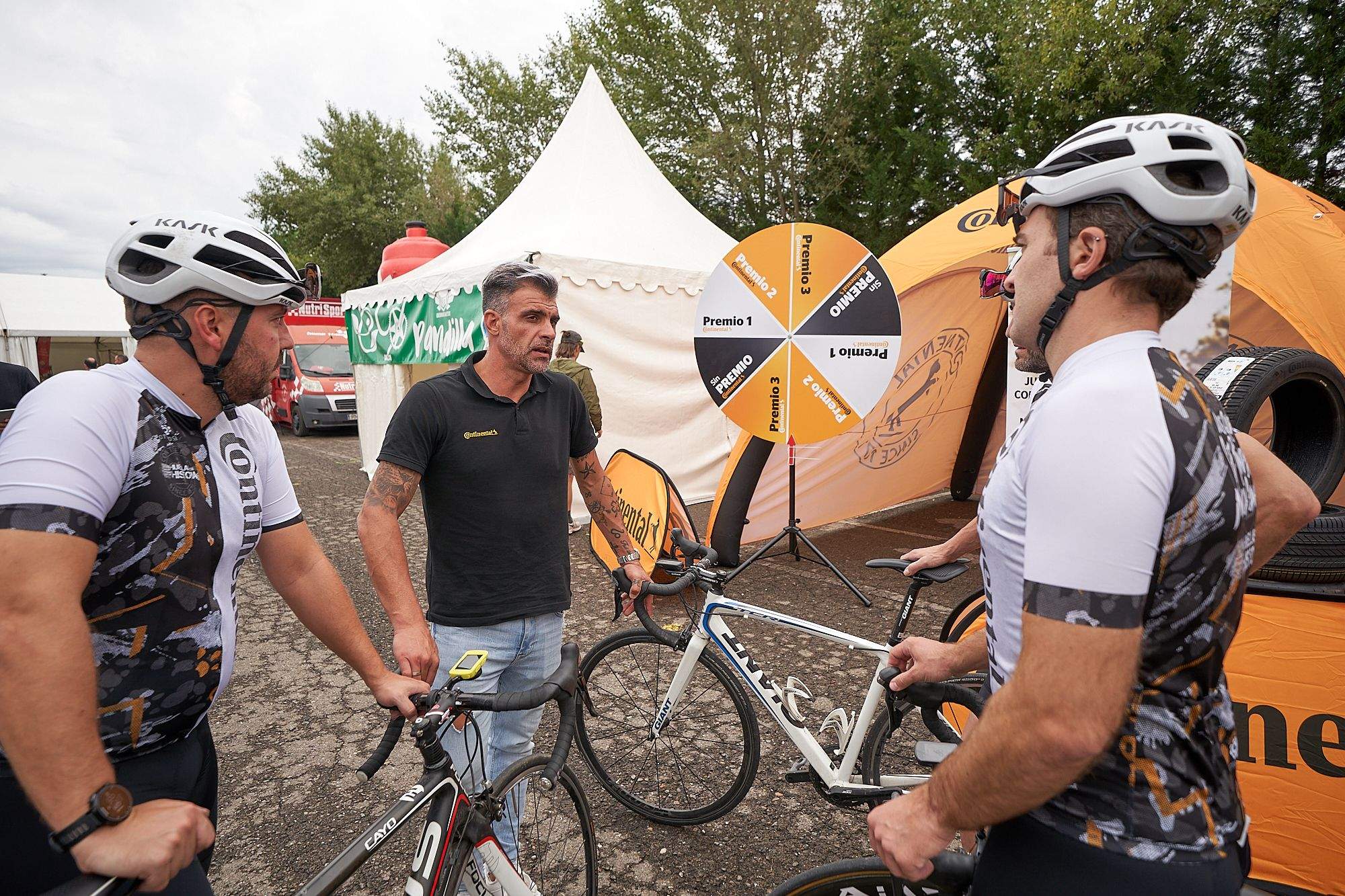 Sabiñánigo ya vive la Quebrantahuesos. FOTO: DOBLE JOTA