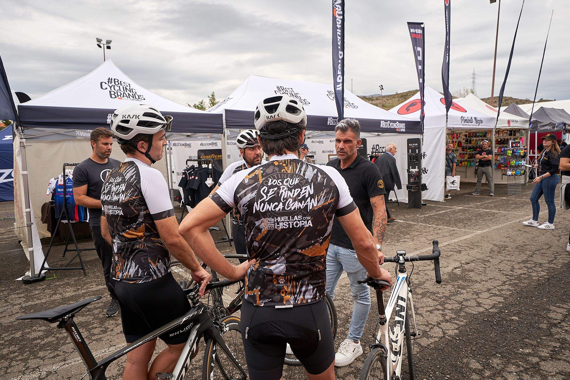 Sabiñánigo ya vive la Quebrantahuesos. FOTO: DOBLE JOTA