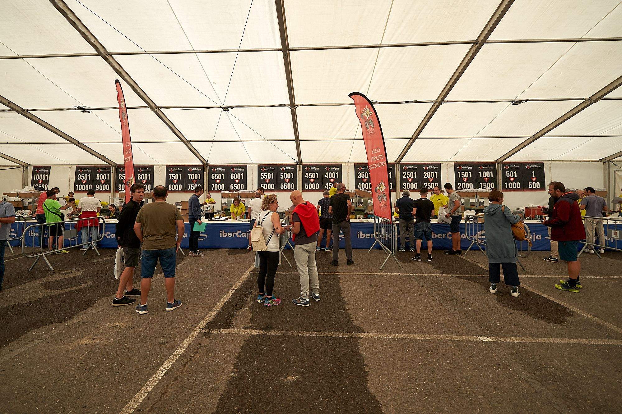 Sabiñánigo ya vive la Quebrantahuesos. FOTO: DOBLE JOTA