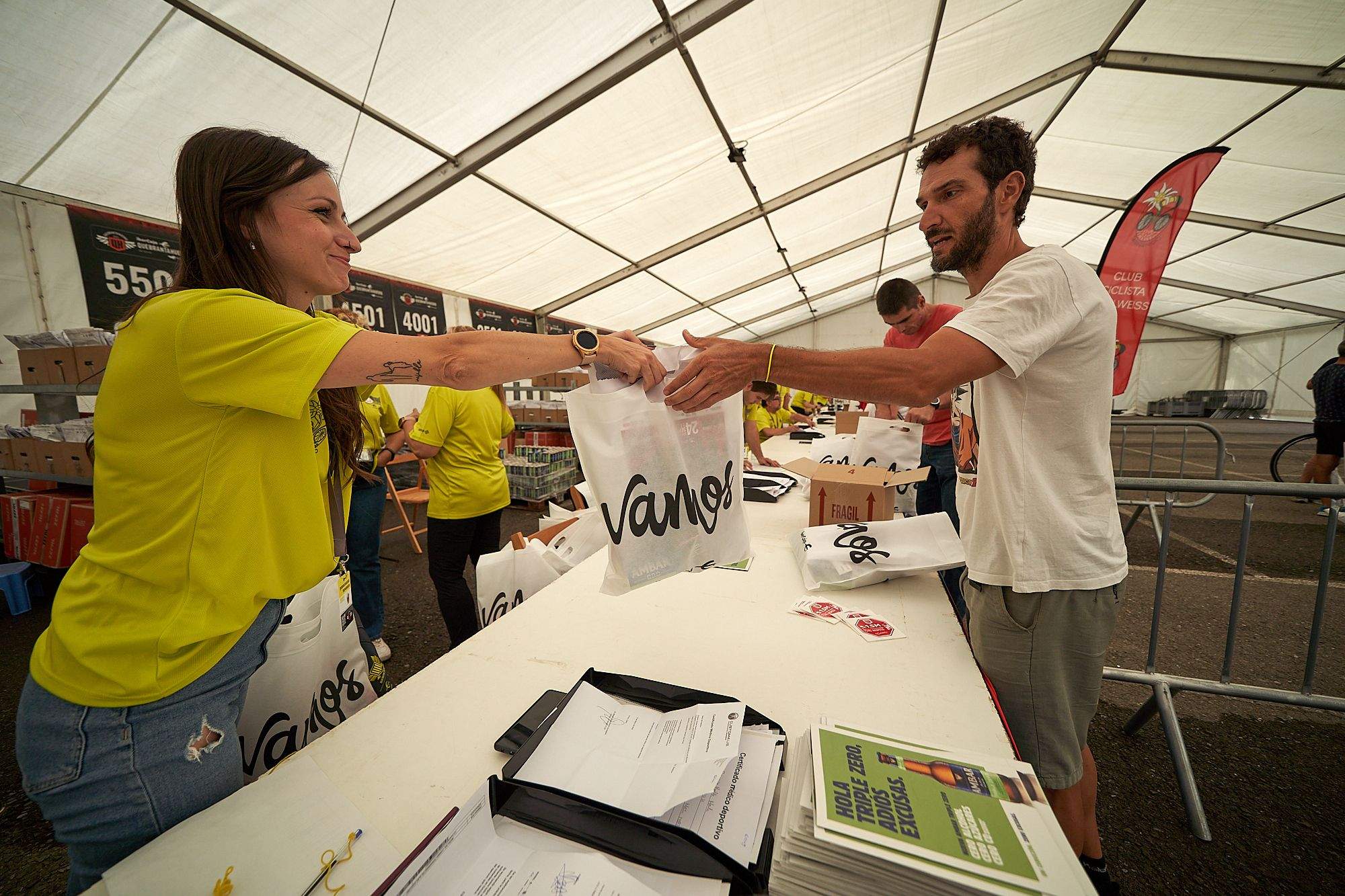 Sabiñánigo ya vive la Quebrantahuesos. FOTO: DOBLE JOTA