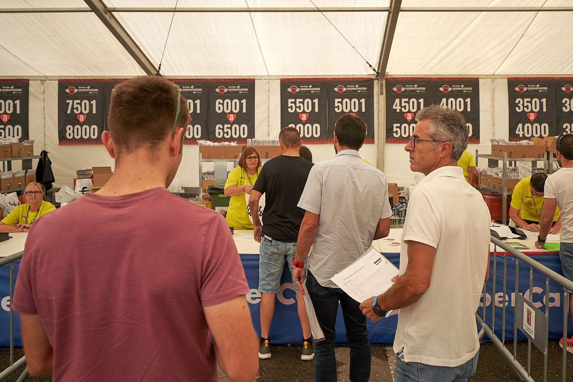 Sabiñánigo ya vive la Quebrantahuesos. FOTO: DOBLE JOTA