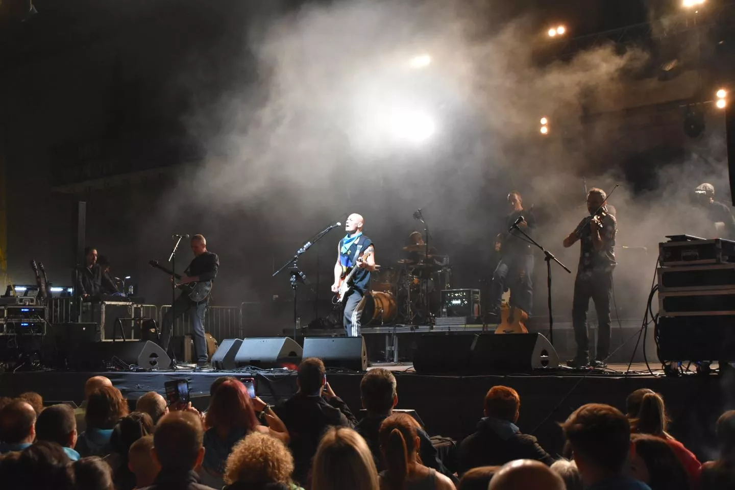 Concierto de Celtas Cortos en la plaza Mayor de Monzón.