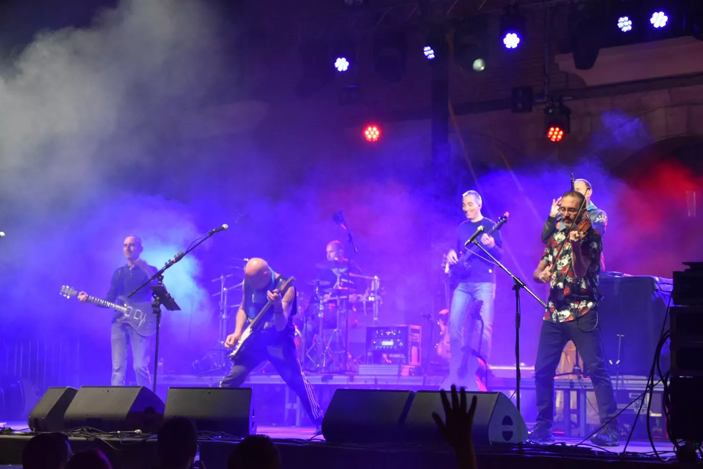 Concierto de Celtas Cortos en la plaza Mayor de Monzón.