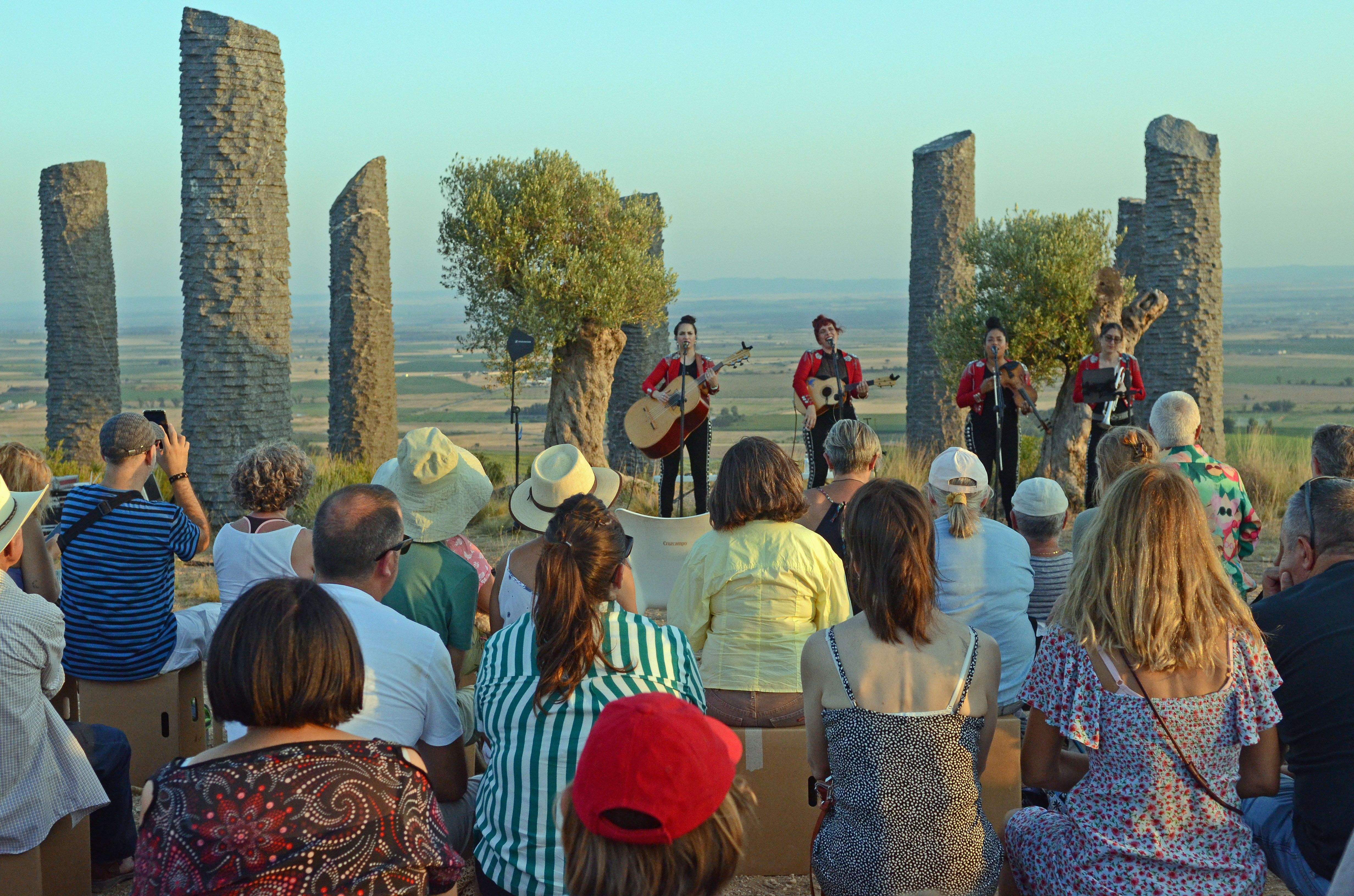 Actuación de Flor de Toloache en Piracés
