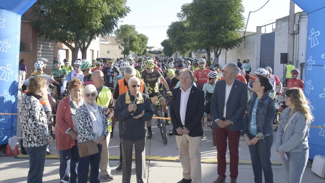 Corte de la cinta, de la BTT de Aspanoa. Foto La López
