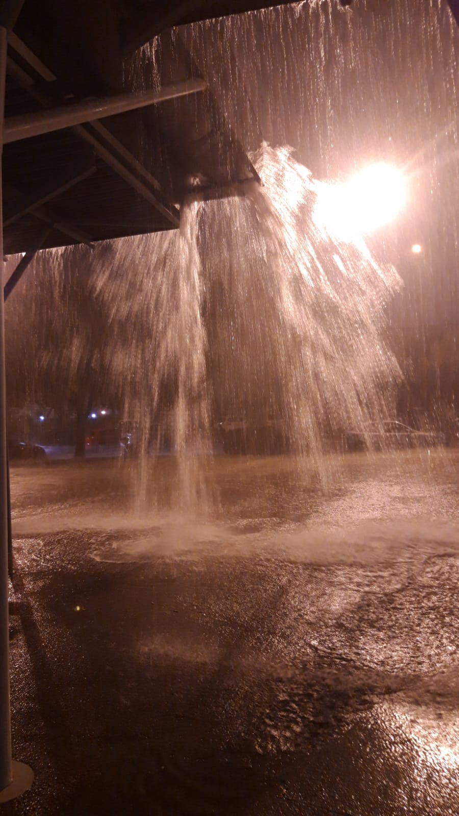 La lluvia ha caído con intensidad en Huesca capital 