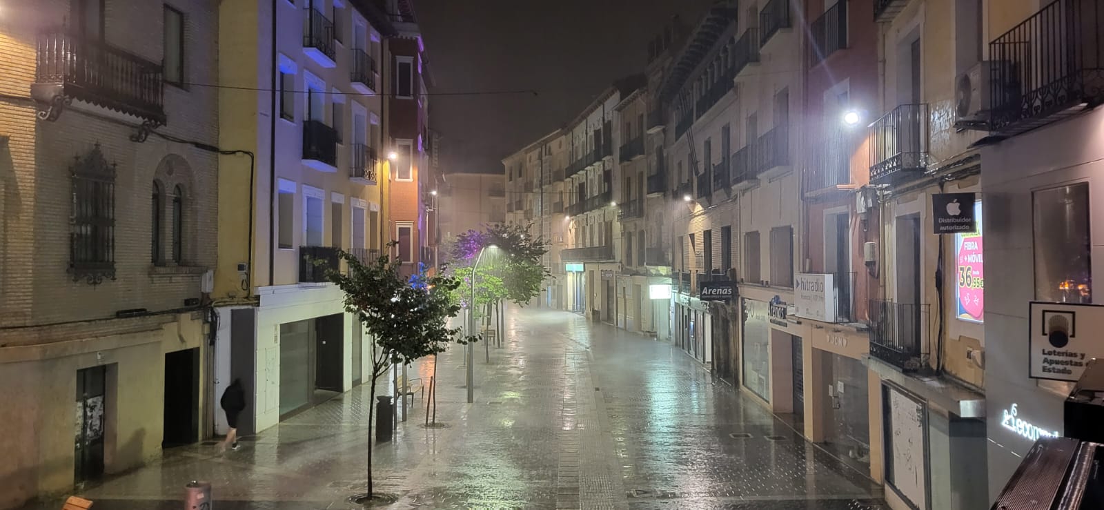 La lluvia ha caído con intensidad en Huesca capital 