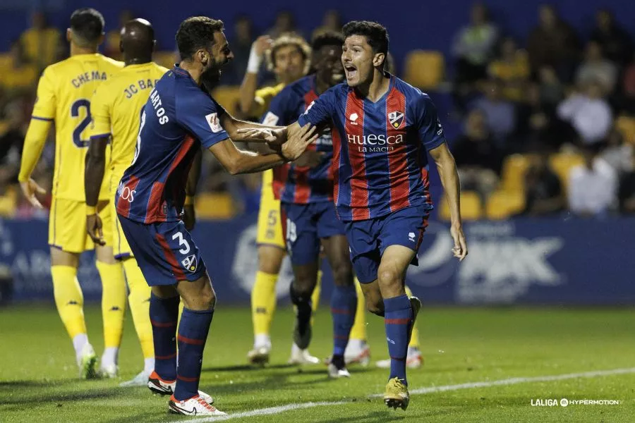 Loureiro, jugador del Huesca, celebra el primer gol. Foto: LaLiga