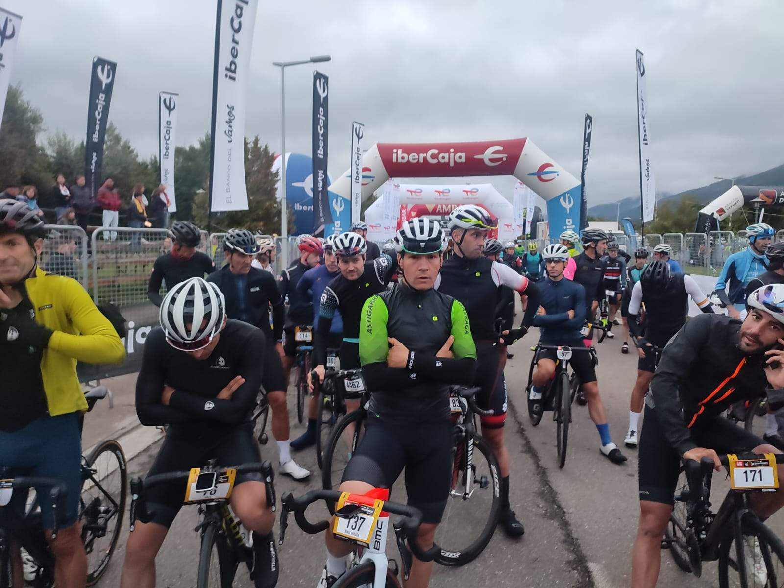 Salida de la Quebrantahuesos y la Treparriscos.