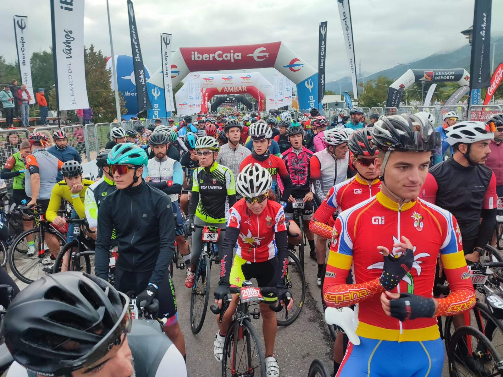 Salida de la Quebrantahuesos y la Treparriscos.