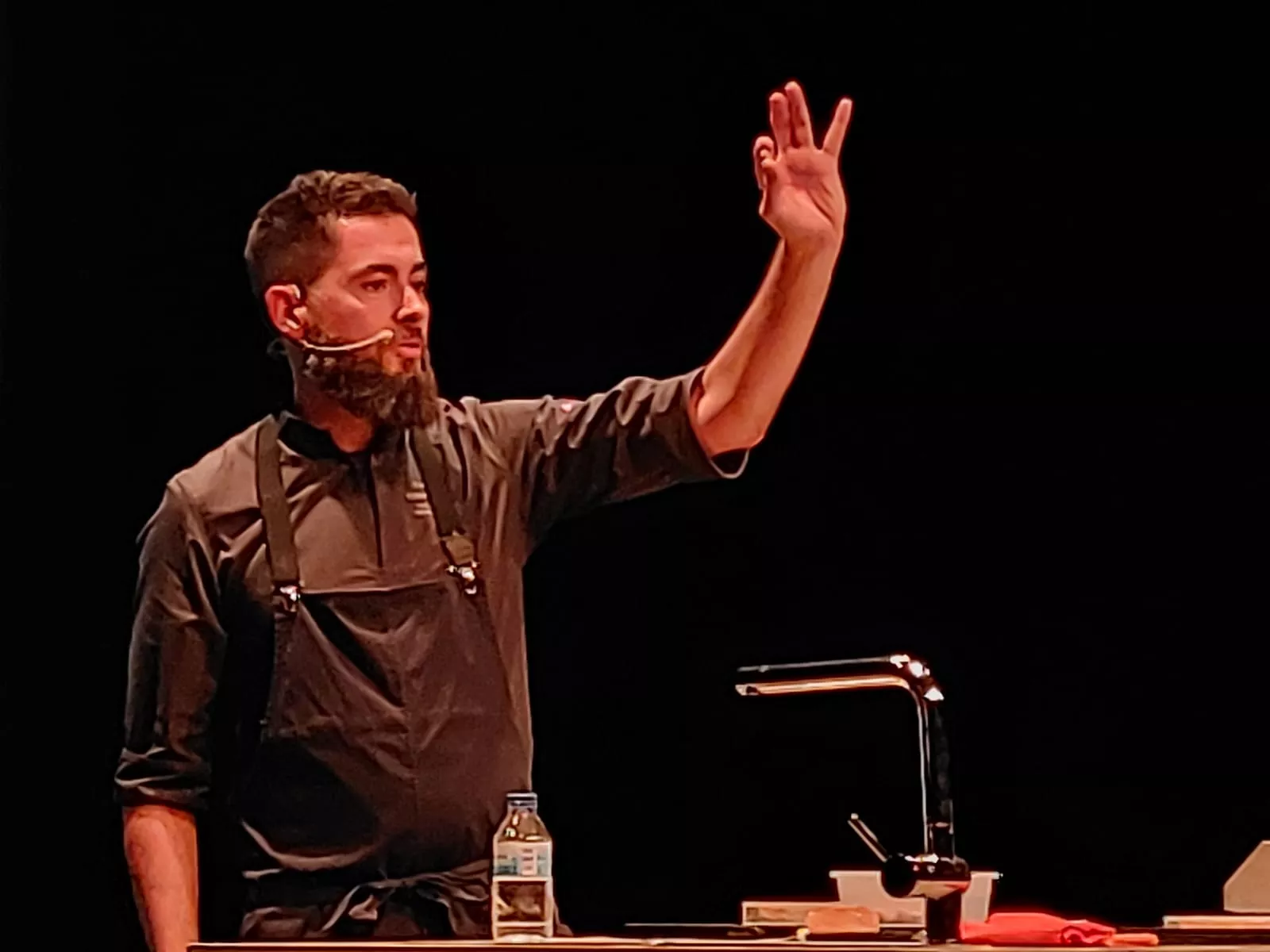 Raúl Bernal explica el proceso hasta dar con el Mejor Bombón Artesano 2023 de España