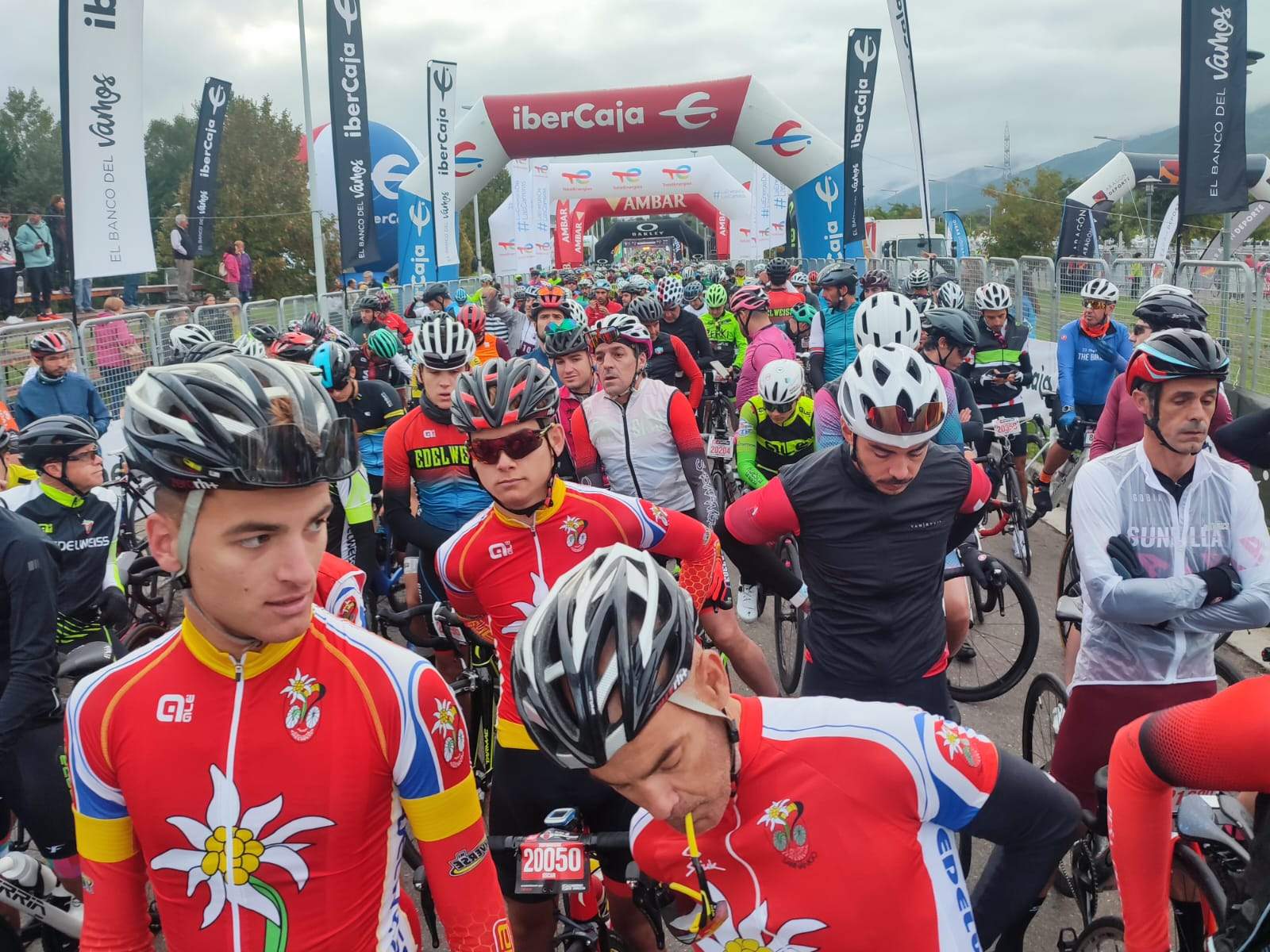 Salida de la Quebrantahuesos y la Treparriscos.