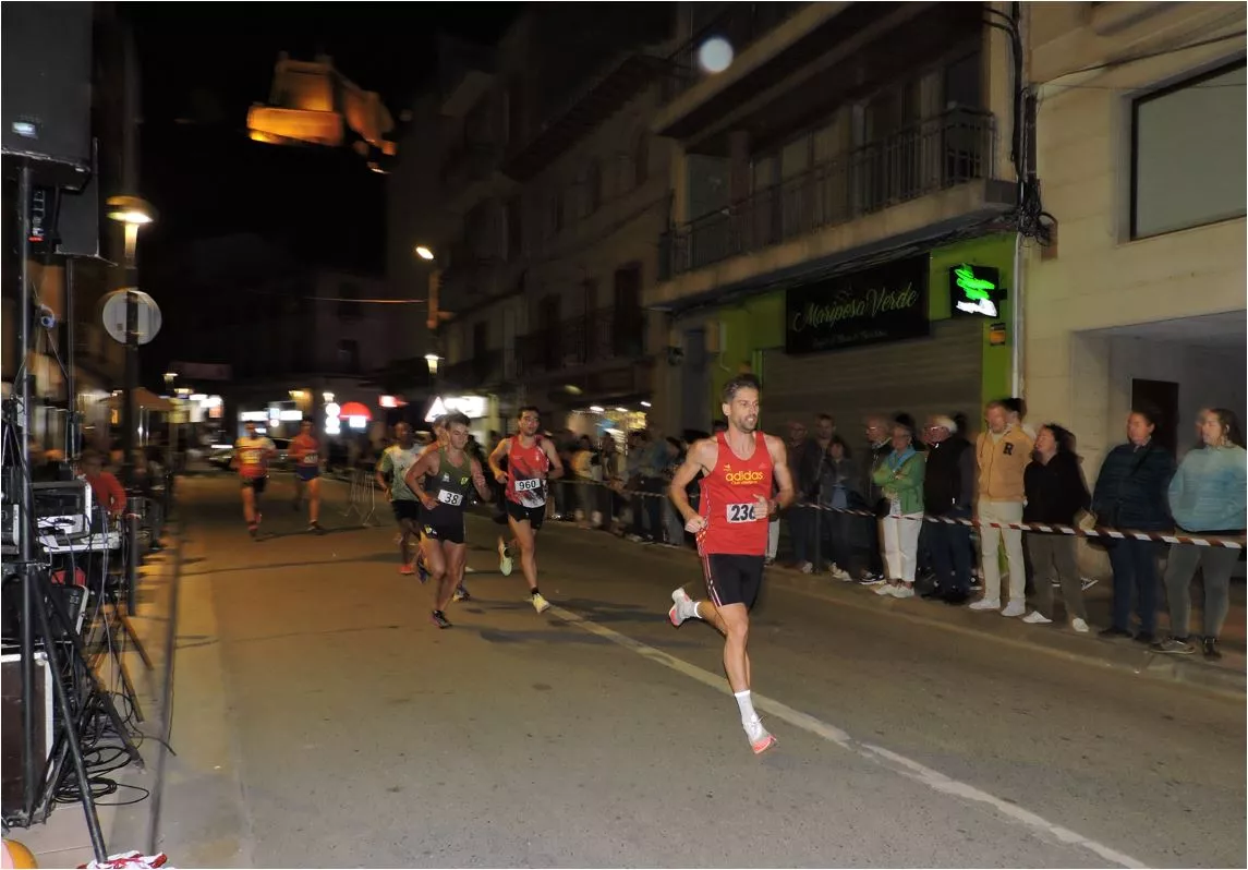 Armando García tirando del pelotón