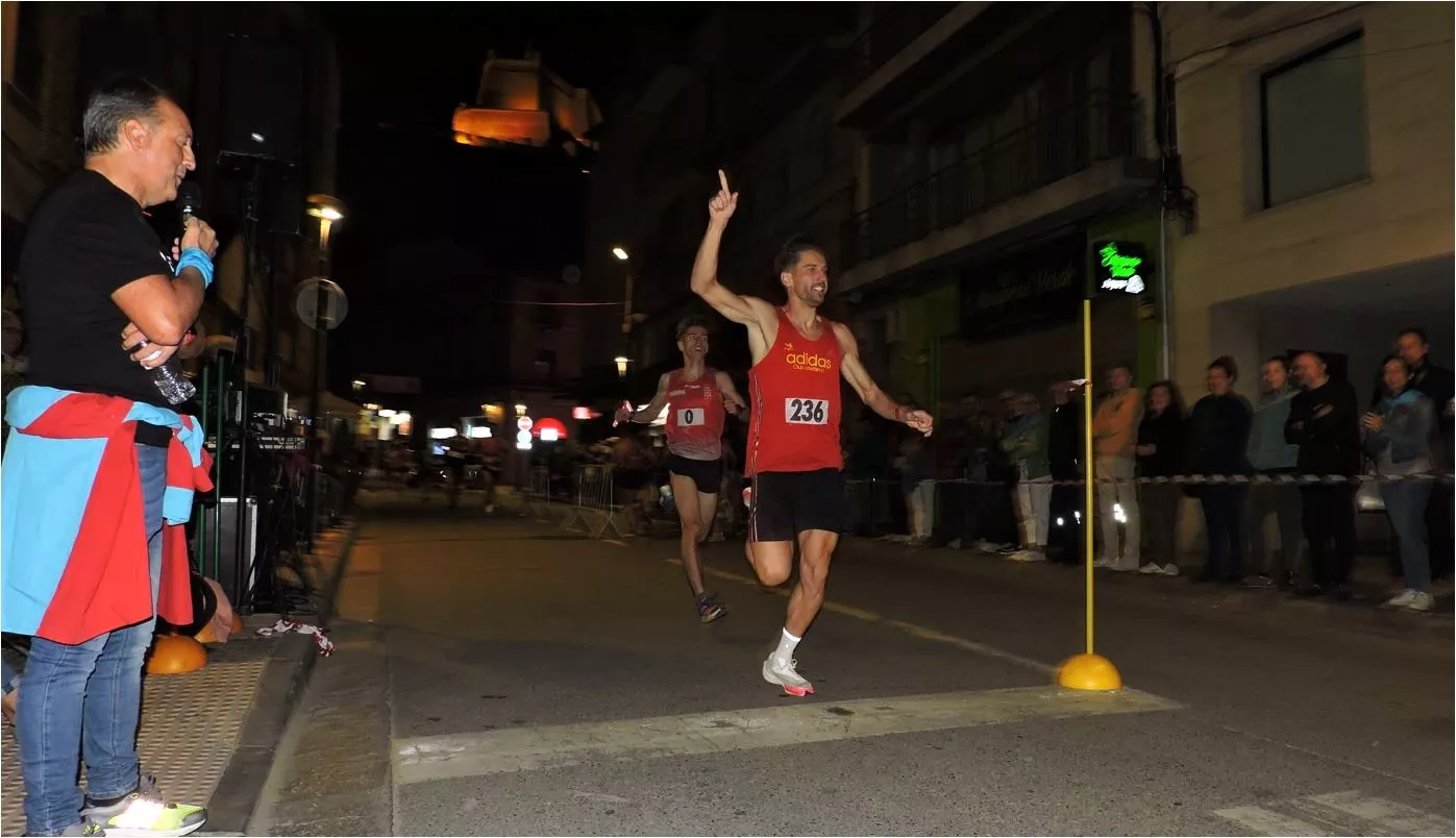 Armando García adjudicándose una prima
