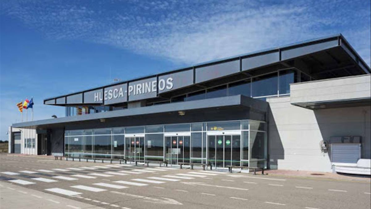 Aeropuerto de Huesca, donde pretendía operar Barbatus con un aval del Ayuntamiento Aeropuerto de Huesca, donde pretendía operar Barbatus con un aval del Ayuntamiento