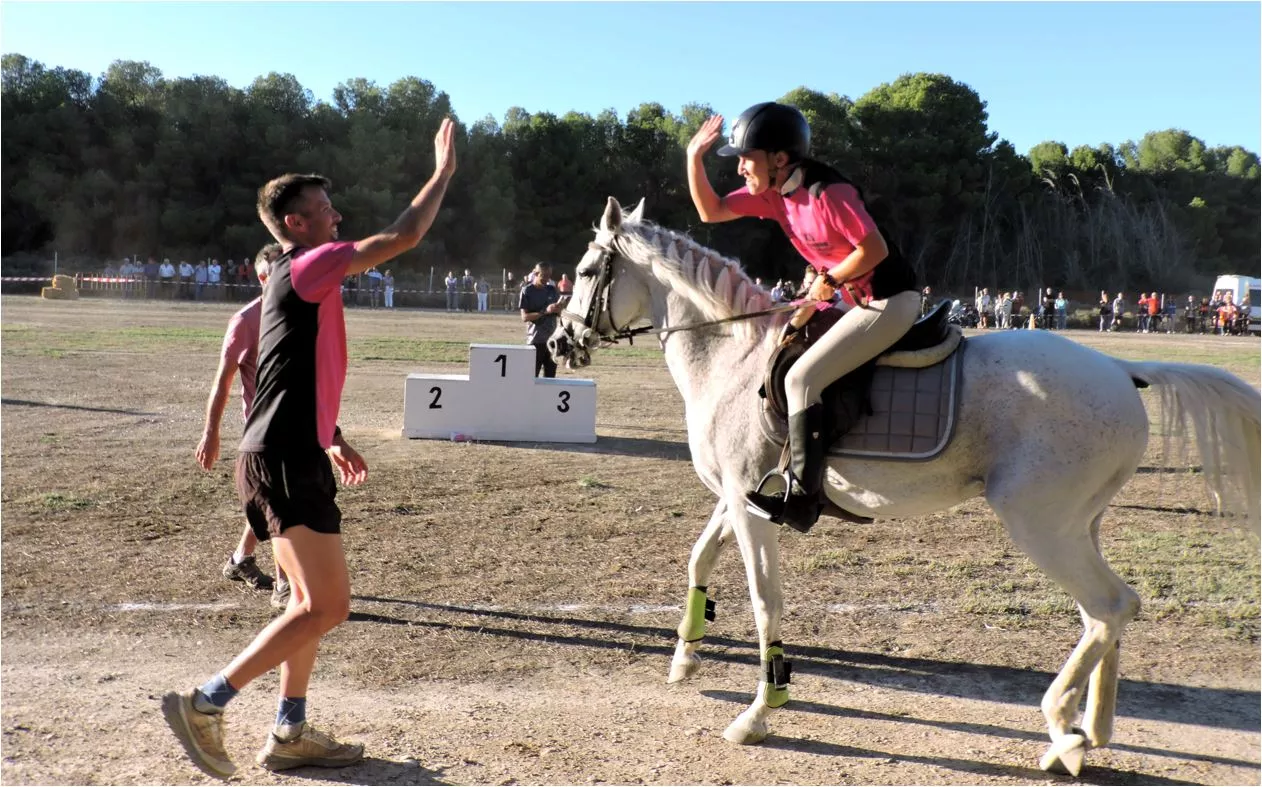 Saúl Gazol felicita a Elena Varona