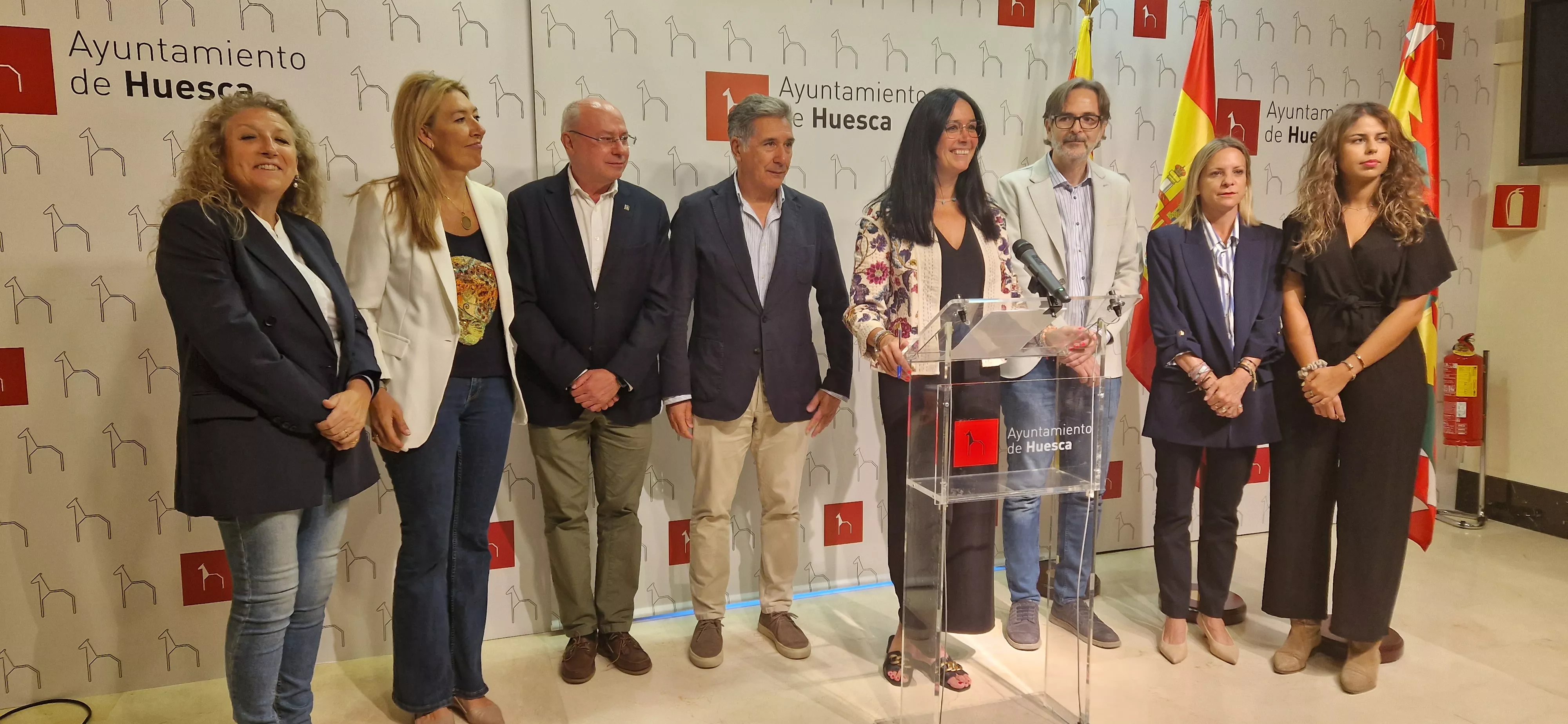 Lorena Orduna, acompañada por parte de su equipo de gobierno. Foto Myriam Martínez