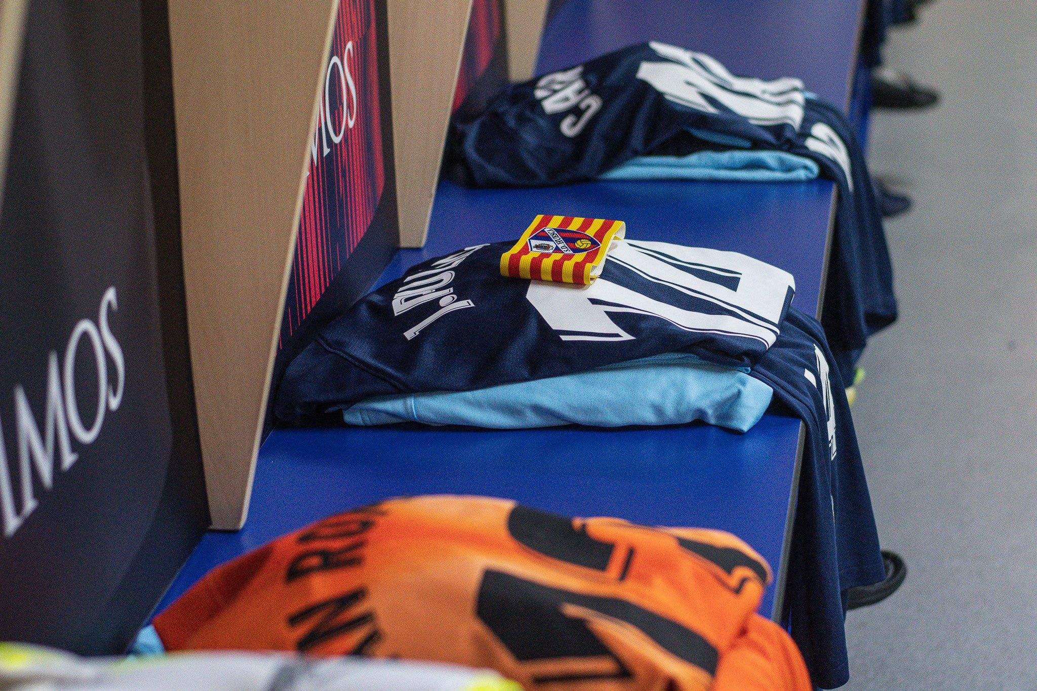 El vestuario del Huesca ya está preparado.