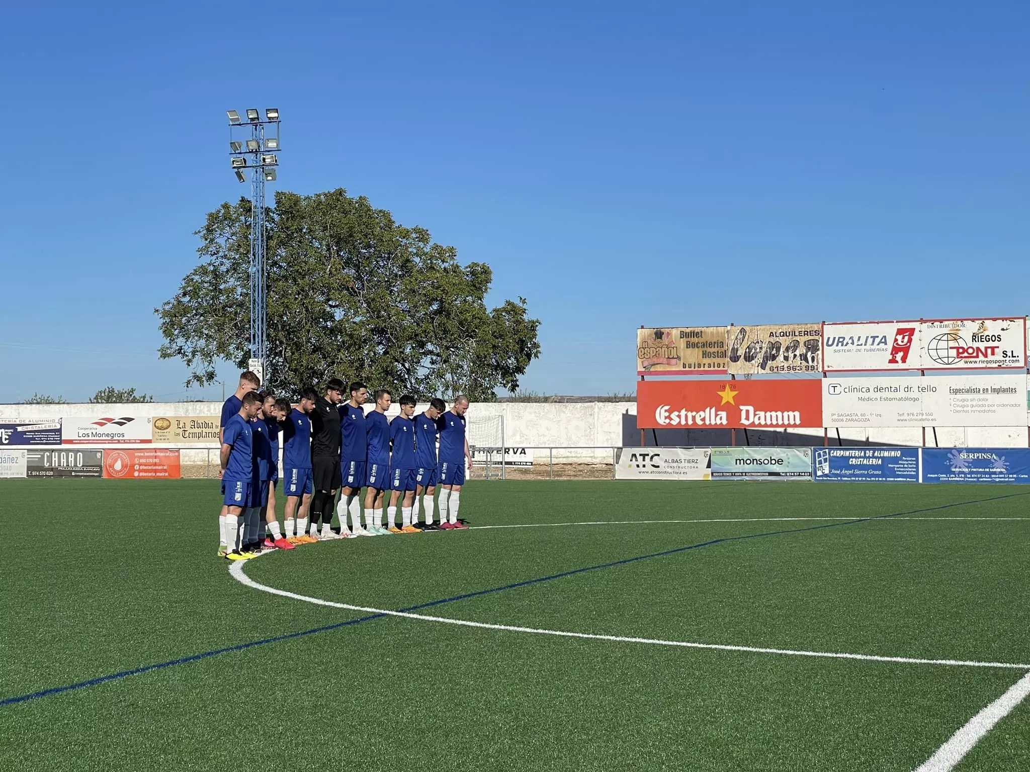 Minuto de silencio en memoria de Manu Tena.