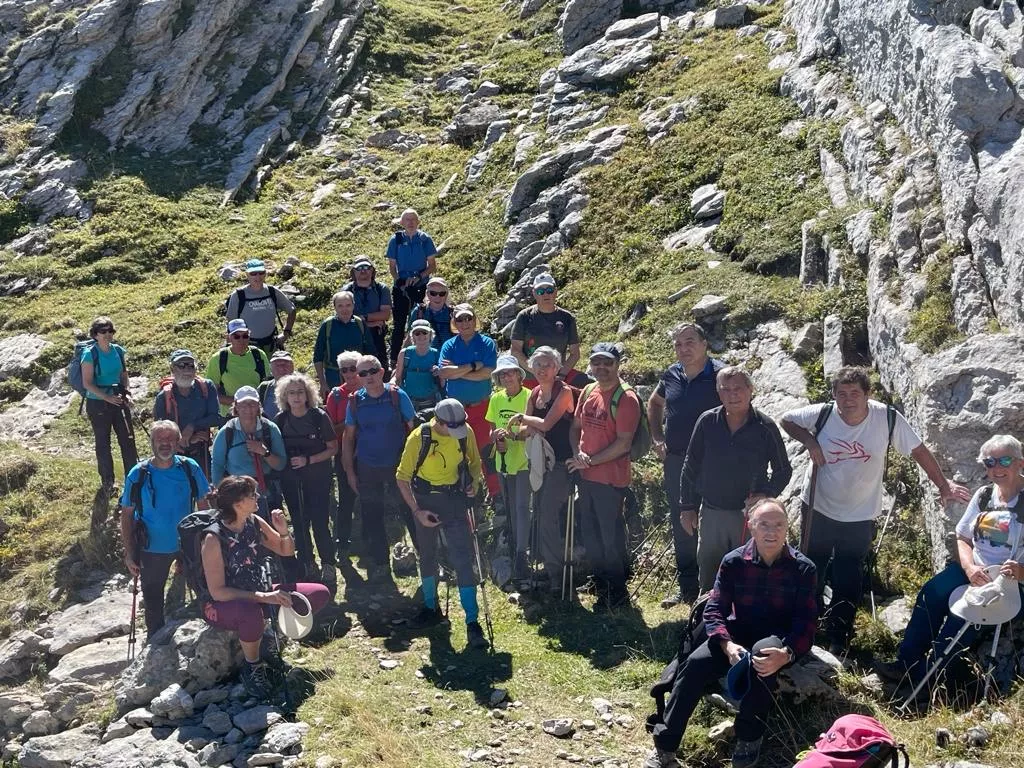 El grupo en una de sus paradas en dirección al Puerto de Palo.