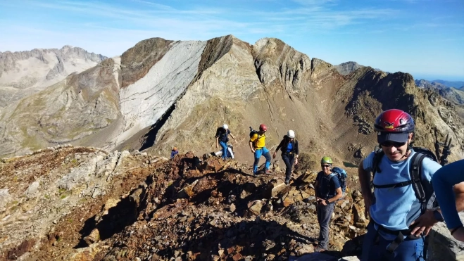 3 Aguja de Pondiellos e Infiernos de fondo 3 Aguja de Pondiellos e Infiernos de fondo