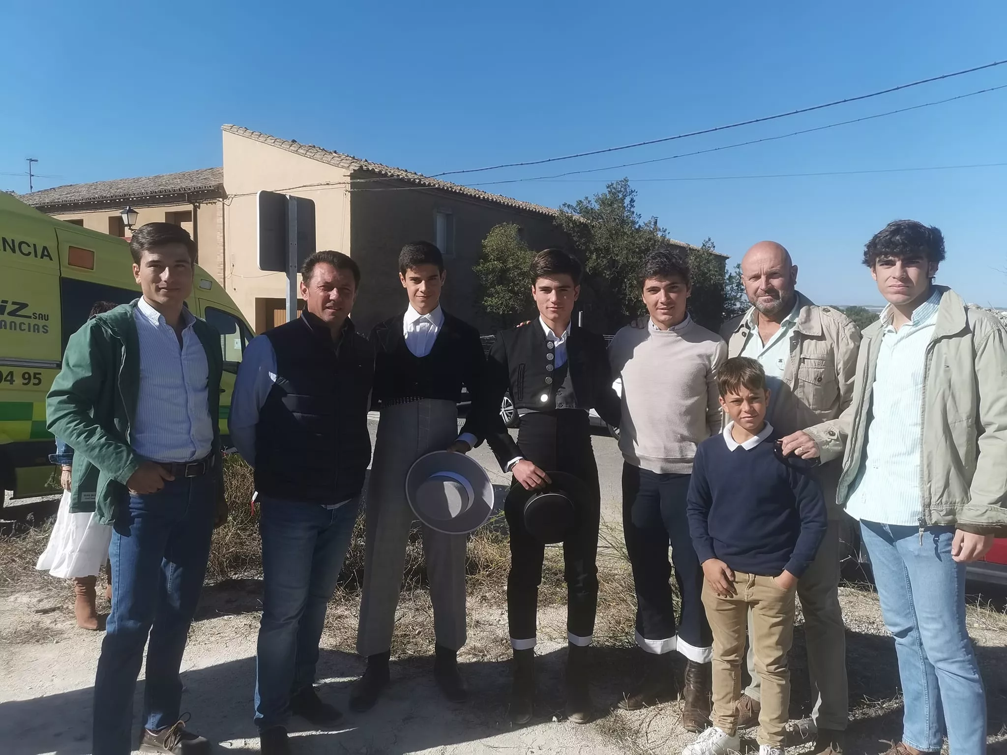 Momentos previos al festejo en la plaza de toros de Peñaflor con Rodrigo Boné y Asier Abadiano. Mallén triunfó en Albalate del Arzobispo.