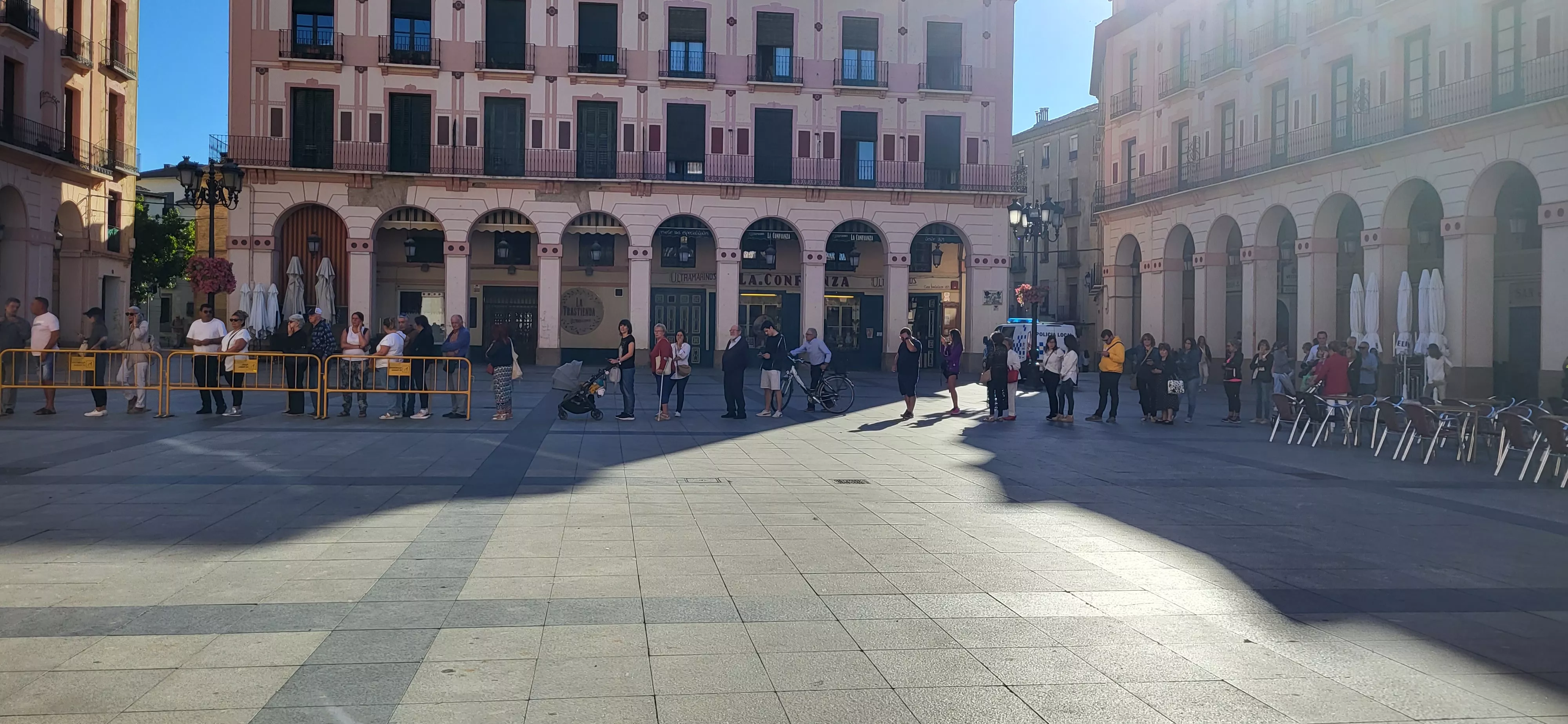  Solicitud de Bonos Impulsa por los oscenses de forma presencial. Foto Mercedes Manterola