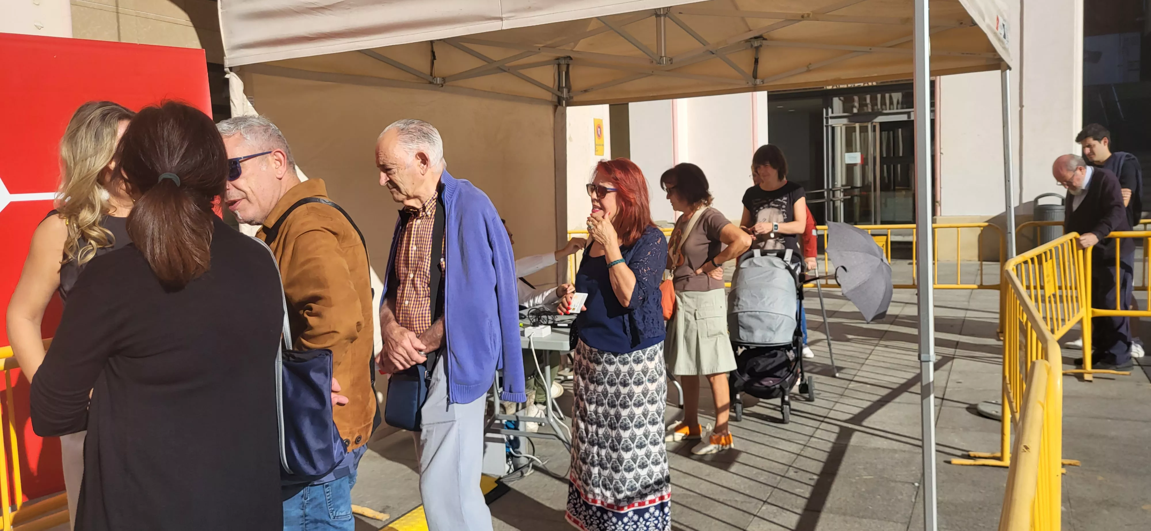  Solicitud de Bonos Impulsa por los oscenses de forma presencial. Foto Mercedes Manterola