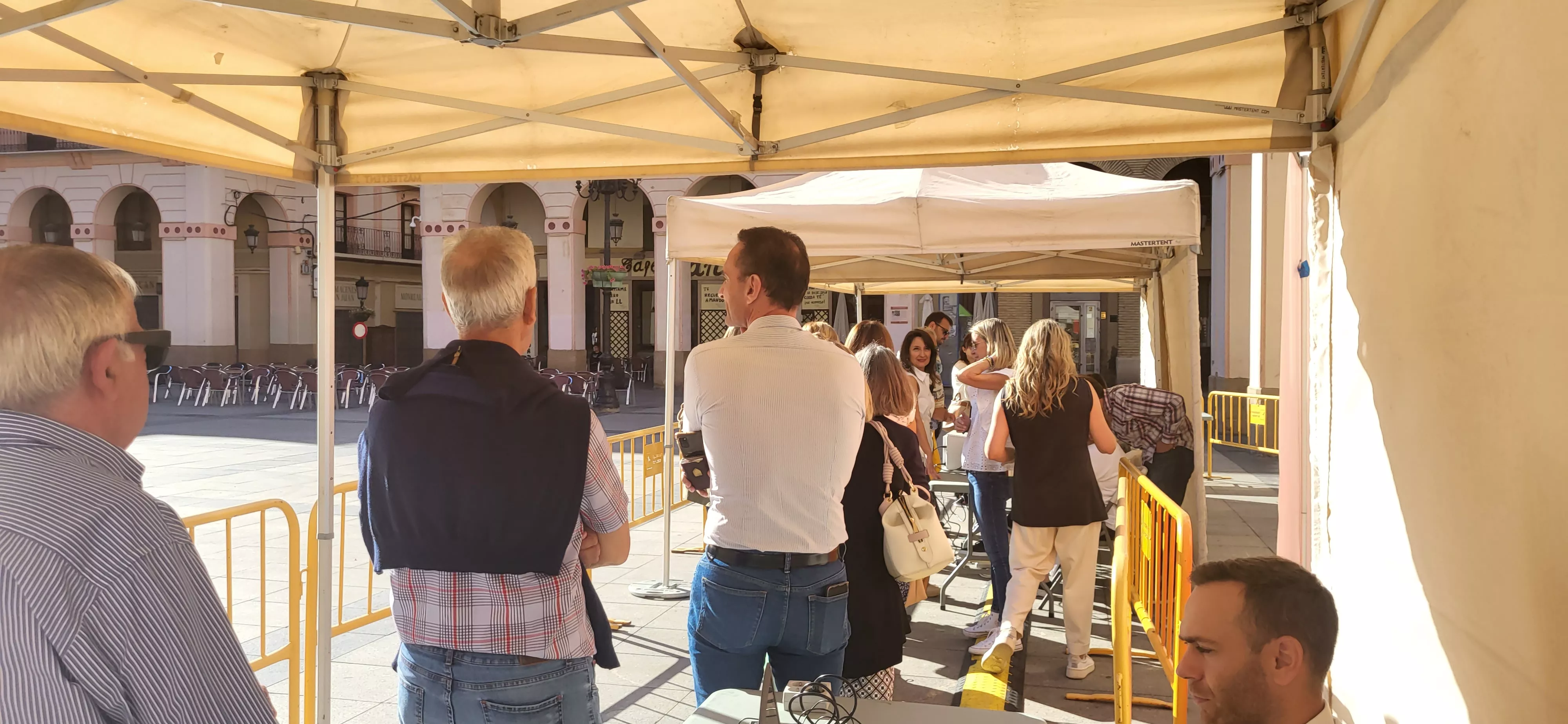  Solicitud de Bonos Impulsa por los oscenses de forma presencial. Foto Mercedes Manterola