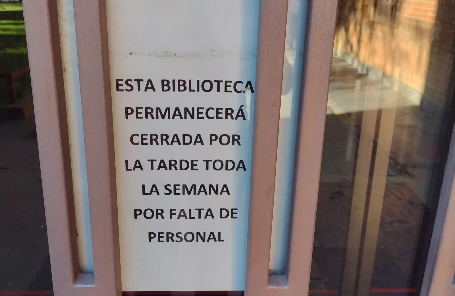 La Biblioteca Pública permanece cerrada por las tardes por falta de personal.