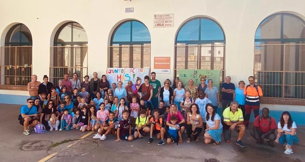 Concentración reciente en Lanaja para pedir más auxiliares de Educación