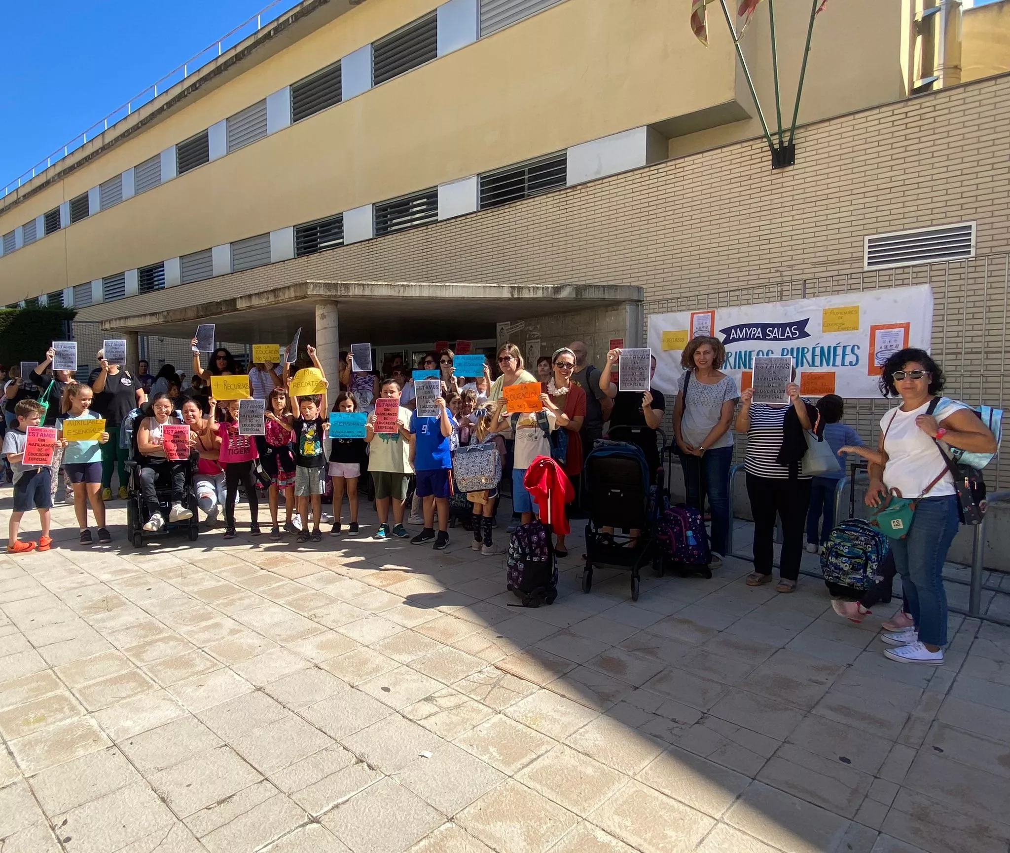 Pirineos Pyrénés, en Huesca. El Consejo de Gobierno pasa por alto el problema de los auxiliares de educación