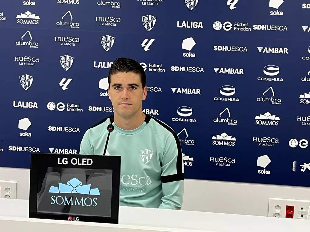 Javi Martínez en la rueda de prensa de este miércoles en la Base Aragonesa de Fútbol. Foto. Adrián Mora