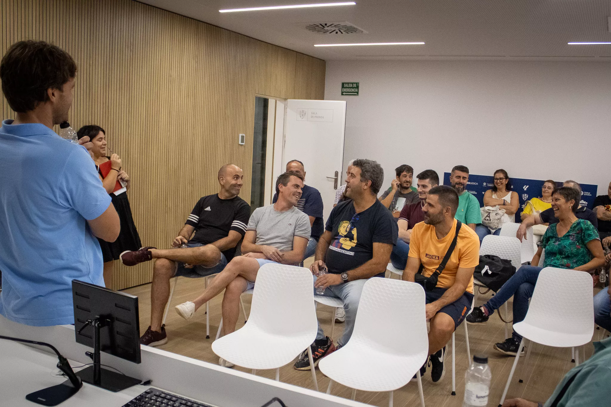 Imagen de los asistentes al encuentro. Foto: SD Huesca.