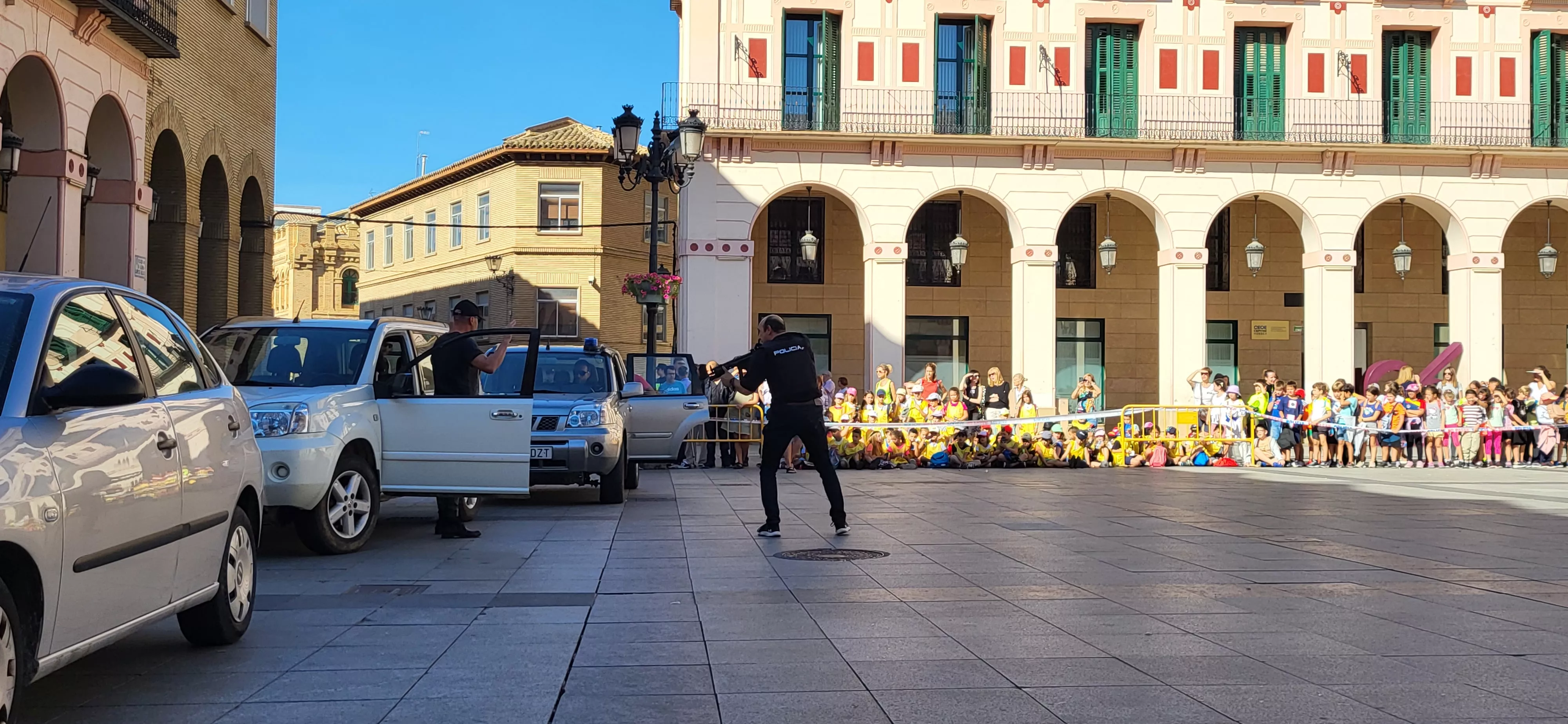 Exhibición de medio y especialidades policiales en Huesca. Foto Mercedes Manterola
