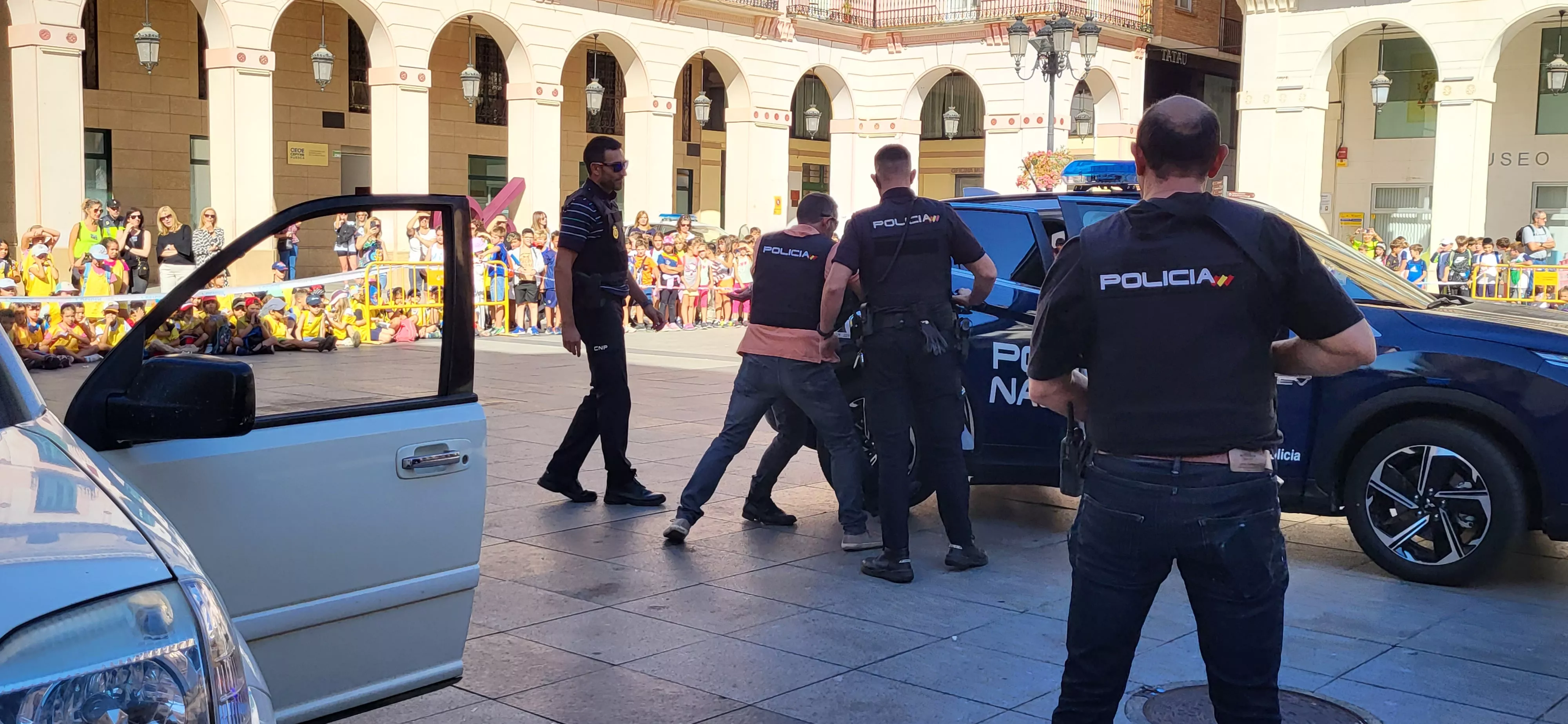 Exhibición de medio y especialidades policiales en Huesca. Foto Mercedes Manterola